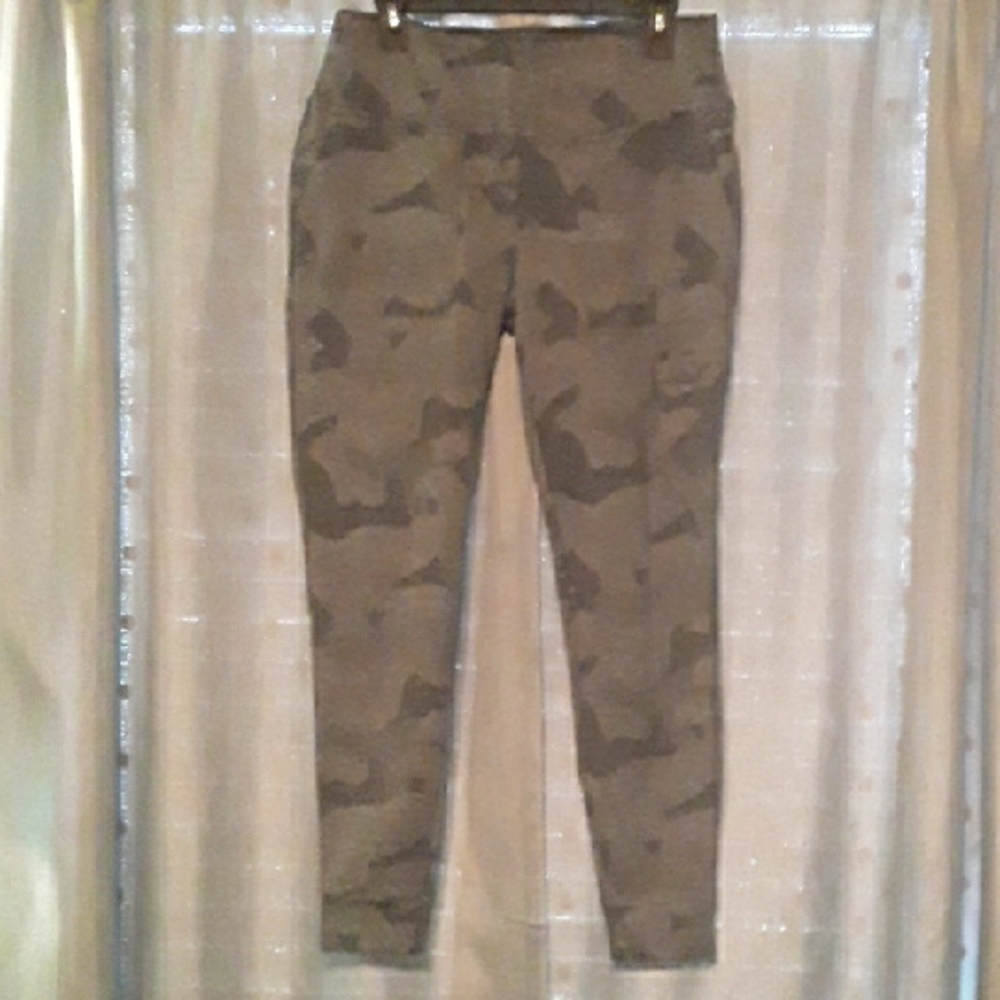 NWOT Mondetta Gray Camo Joggers